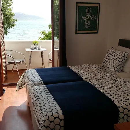 Niko Bed and Breakfast 3*